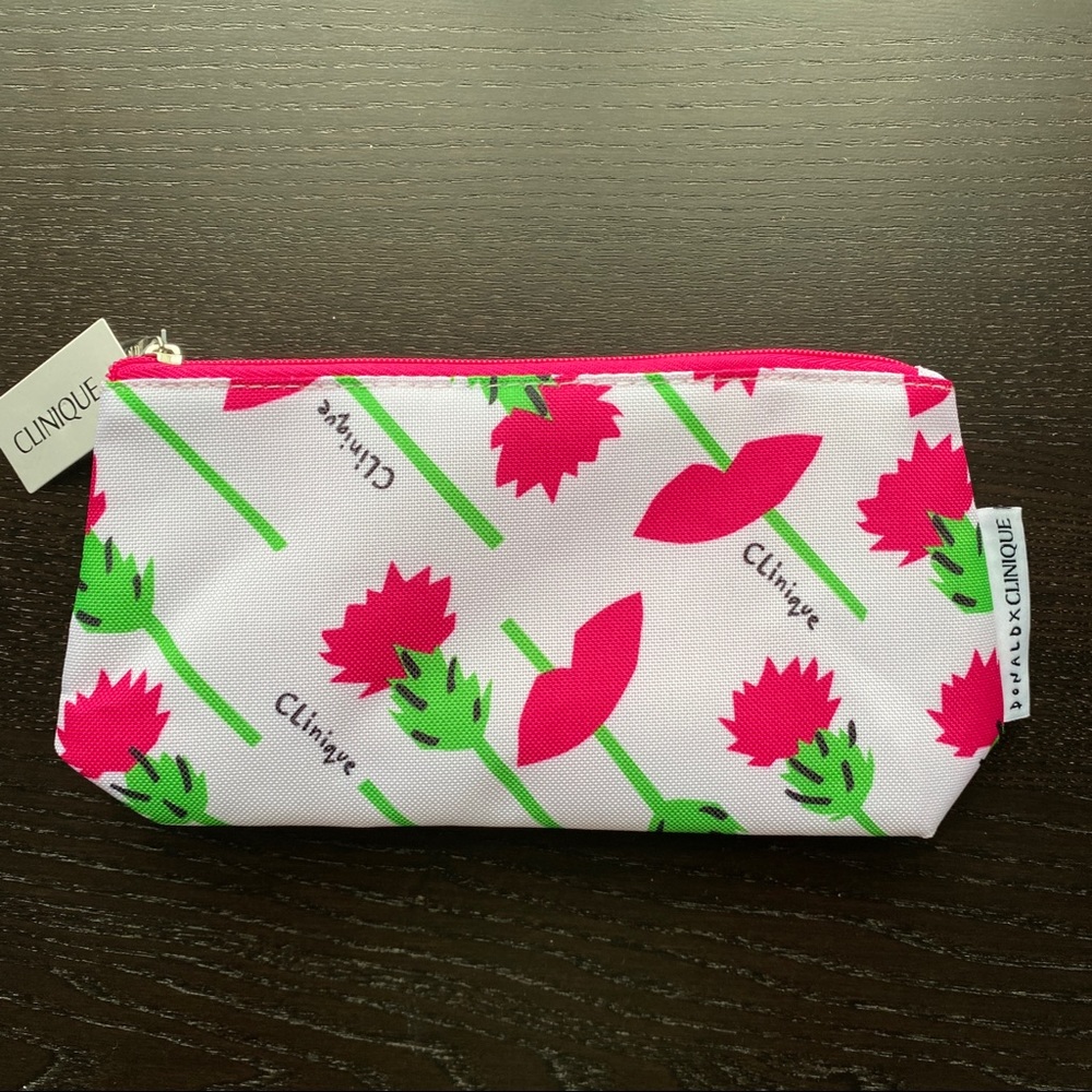 NEW CLINIQUE make-up bag